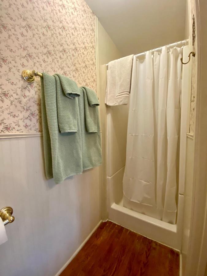 Pansy'S Parlor Bed & Breakfast Golden Eksteriør bilde